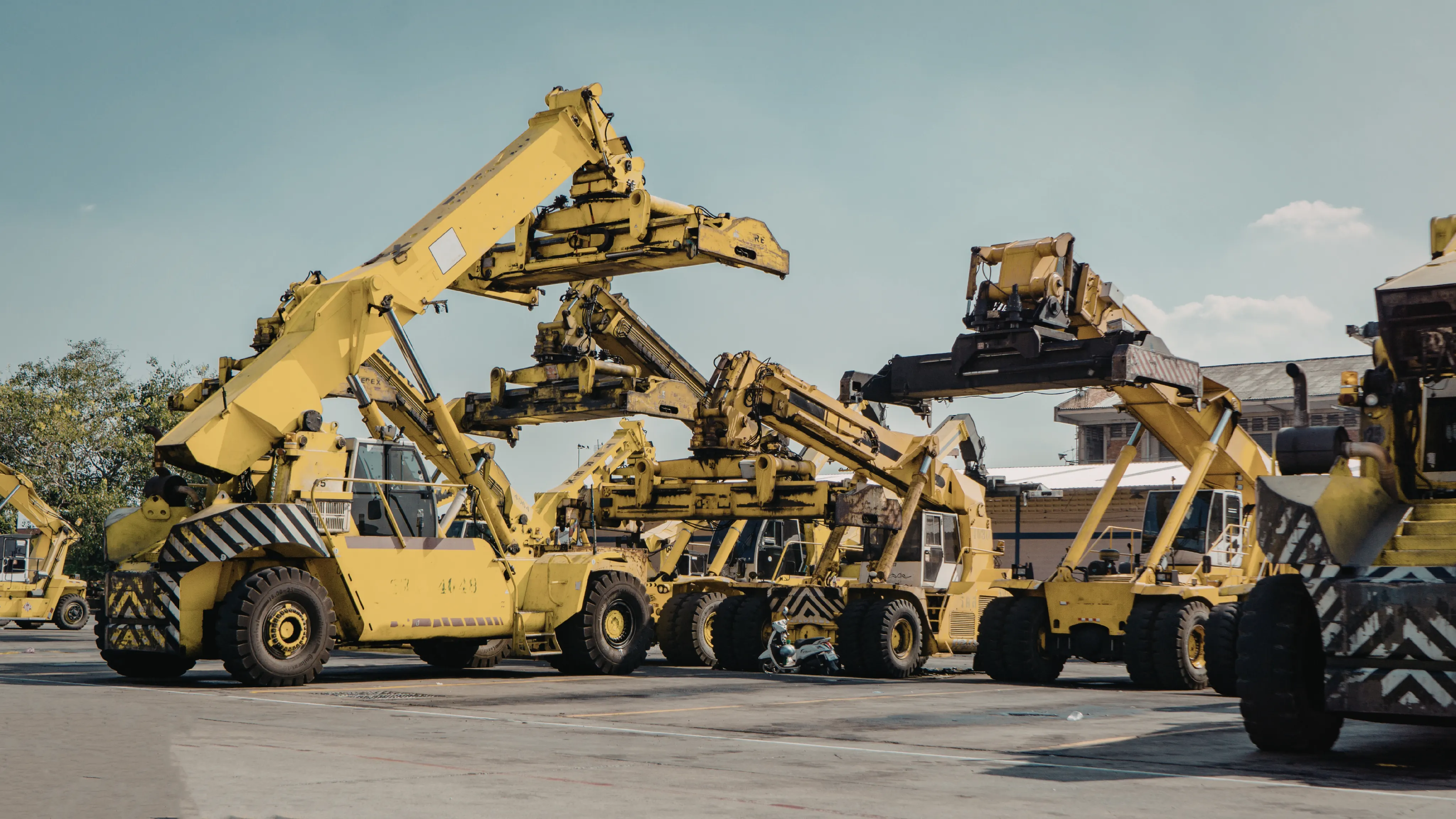 Maquinaria industrial — Poly Logistic and Trading